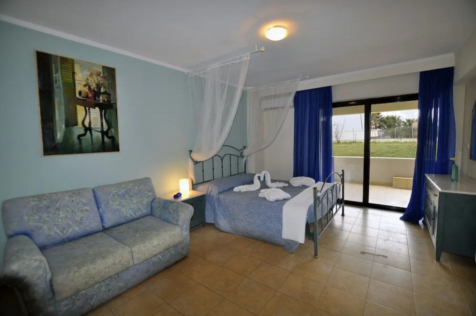 Xenos Villa 2. With 5 Bedrooms , Private Swimming Pool, Near the sea