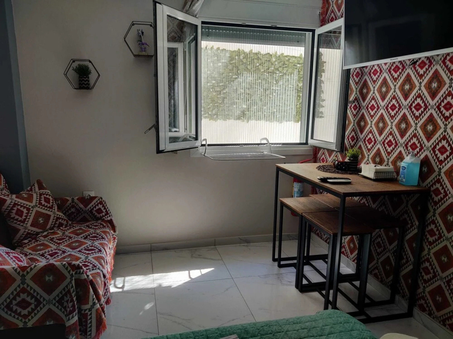 Modern Cozy VerGian Studio in the Beach