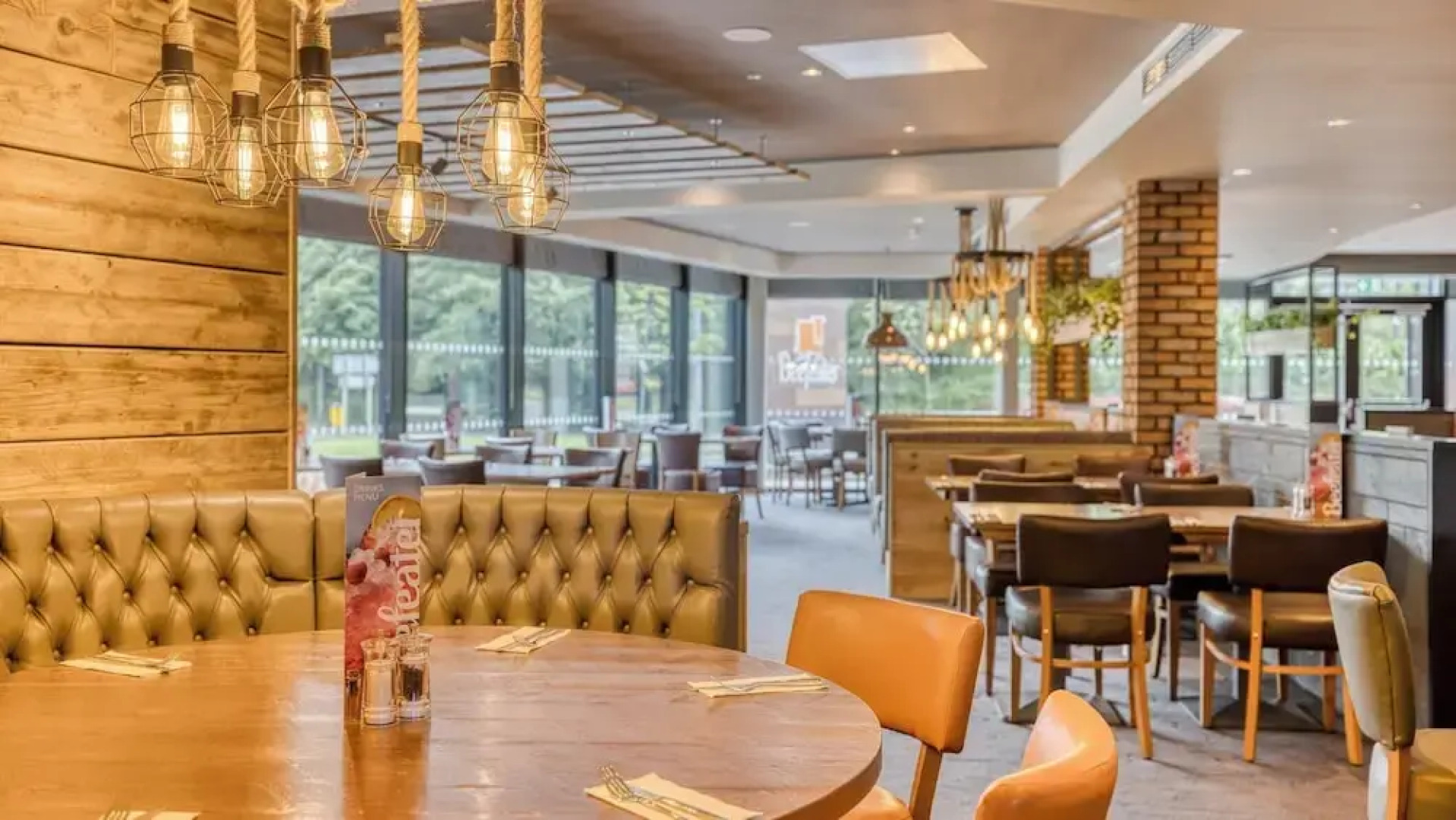 Premier Inn Bristol Parkway - M32