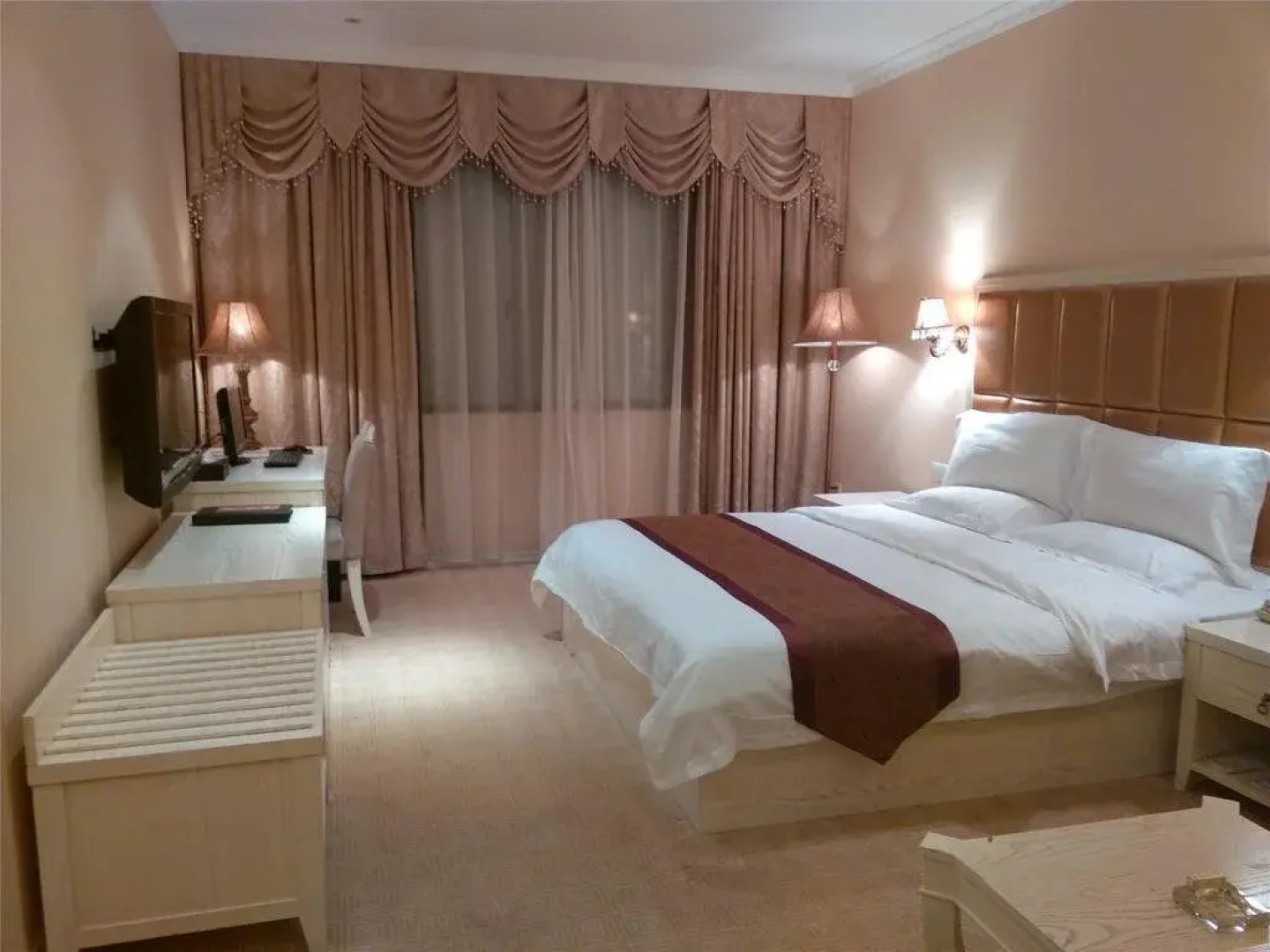 Wuzhishan Huajue Business Hotel