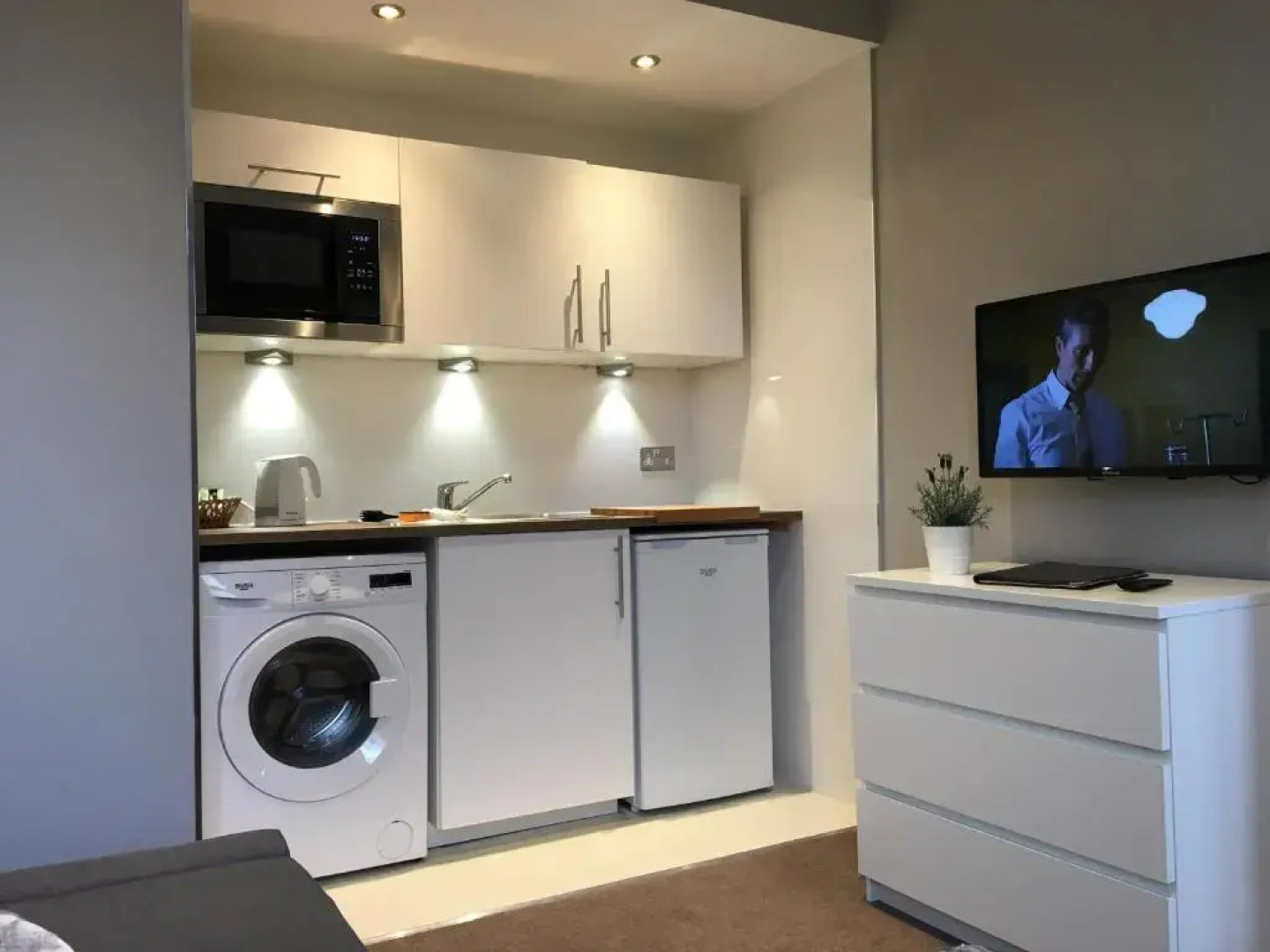 Cheshire Hospitality Ltd T/A Lennox Lea Studios & Apartments