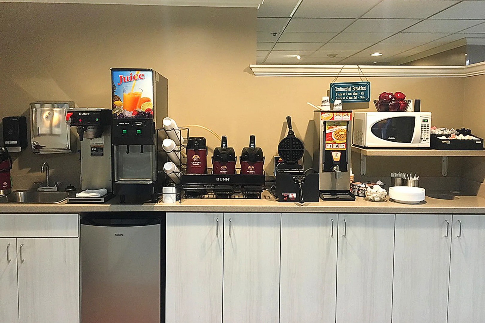 Hilltop Inn by Riversage