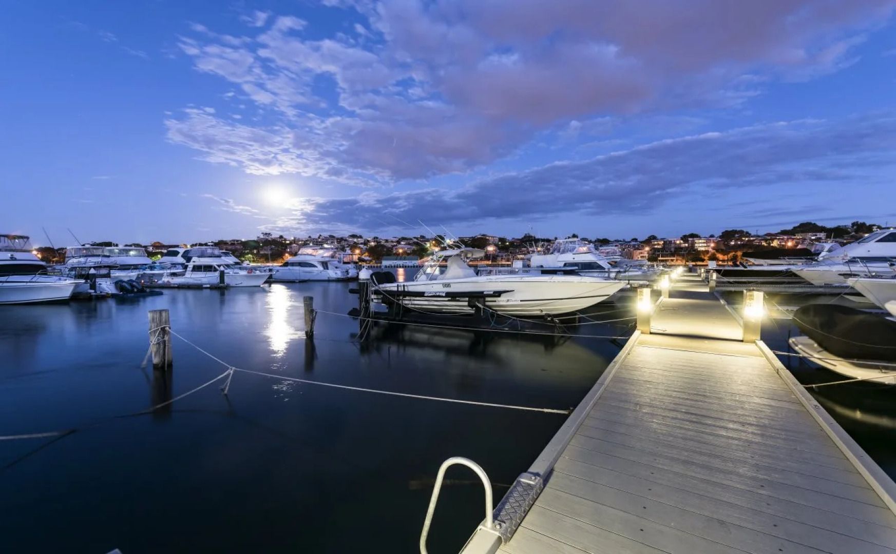 Pier 21 Riverside Apartment Hotel