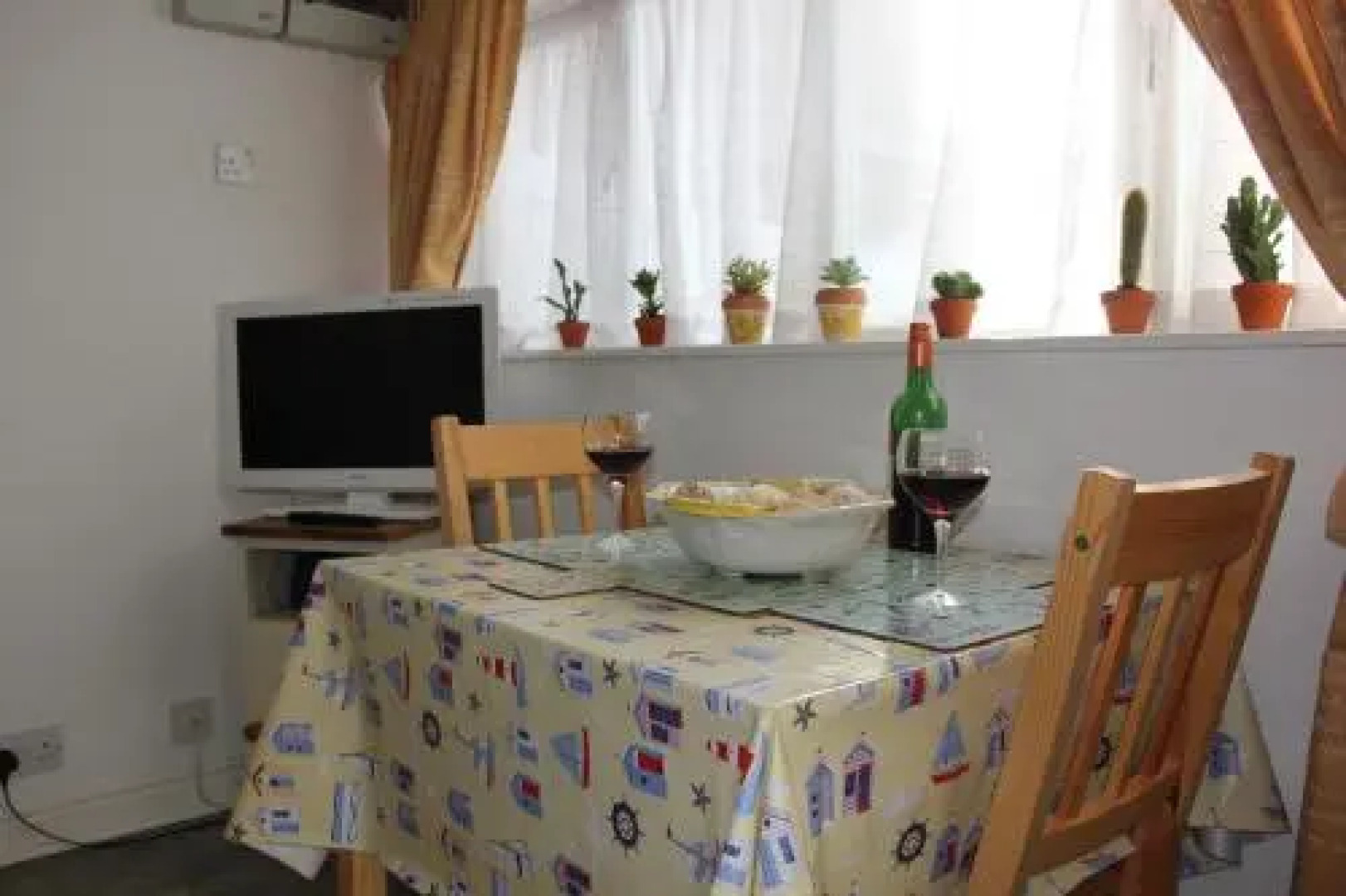 Romantic Flint Cottage on the Suffolk Coast