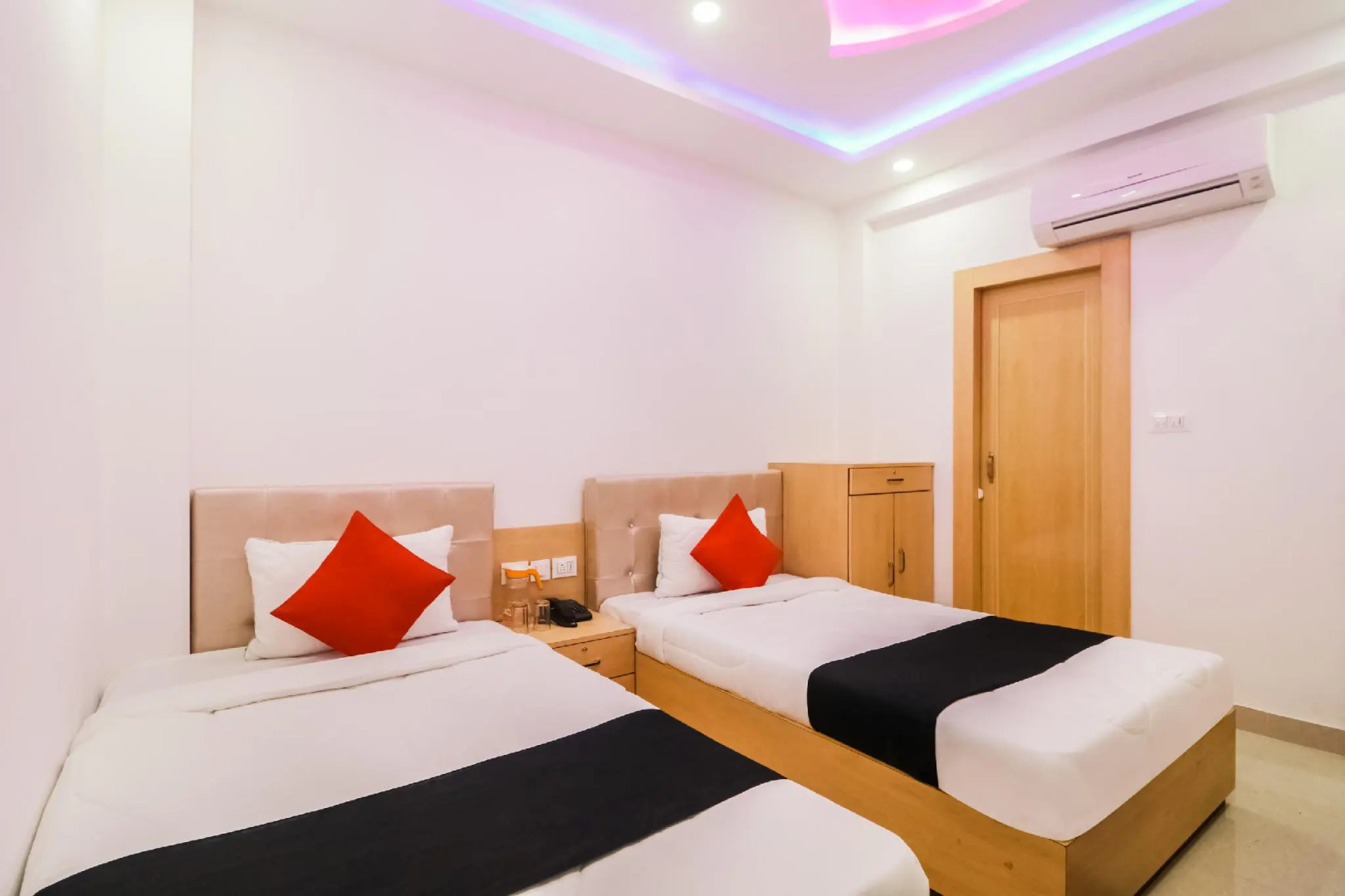 Capital O 61009 Hotel Moti Mahal