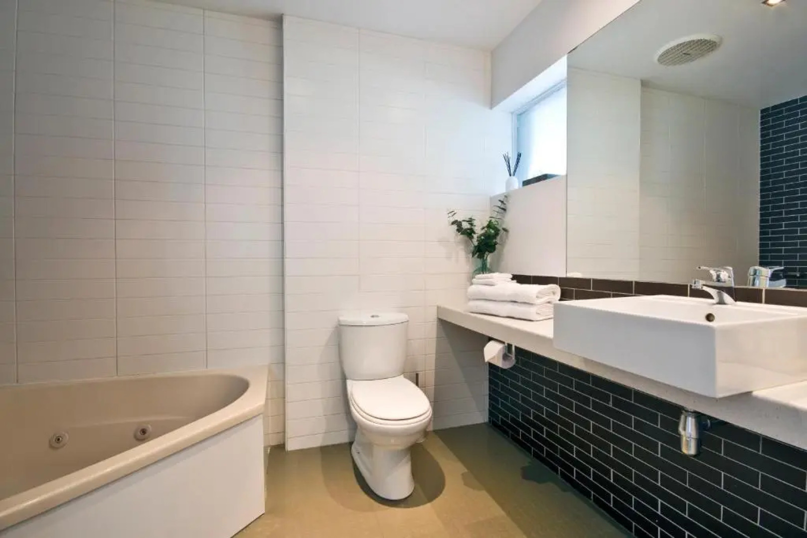 Lorne Bay View Motel