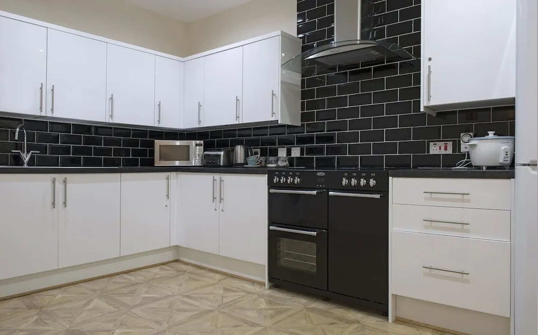 Cargo Cafe Apartments