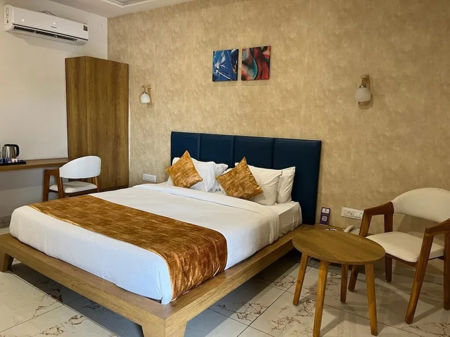 Click Hotel Tulsi