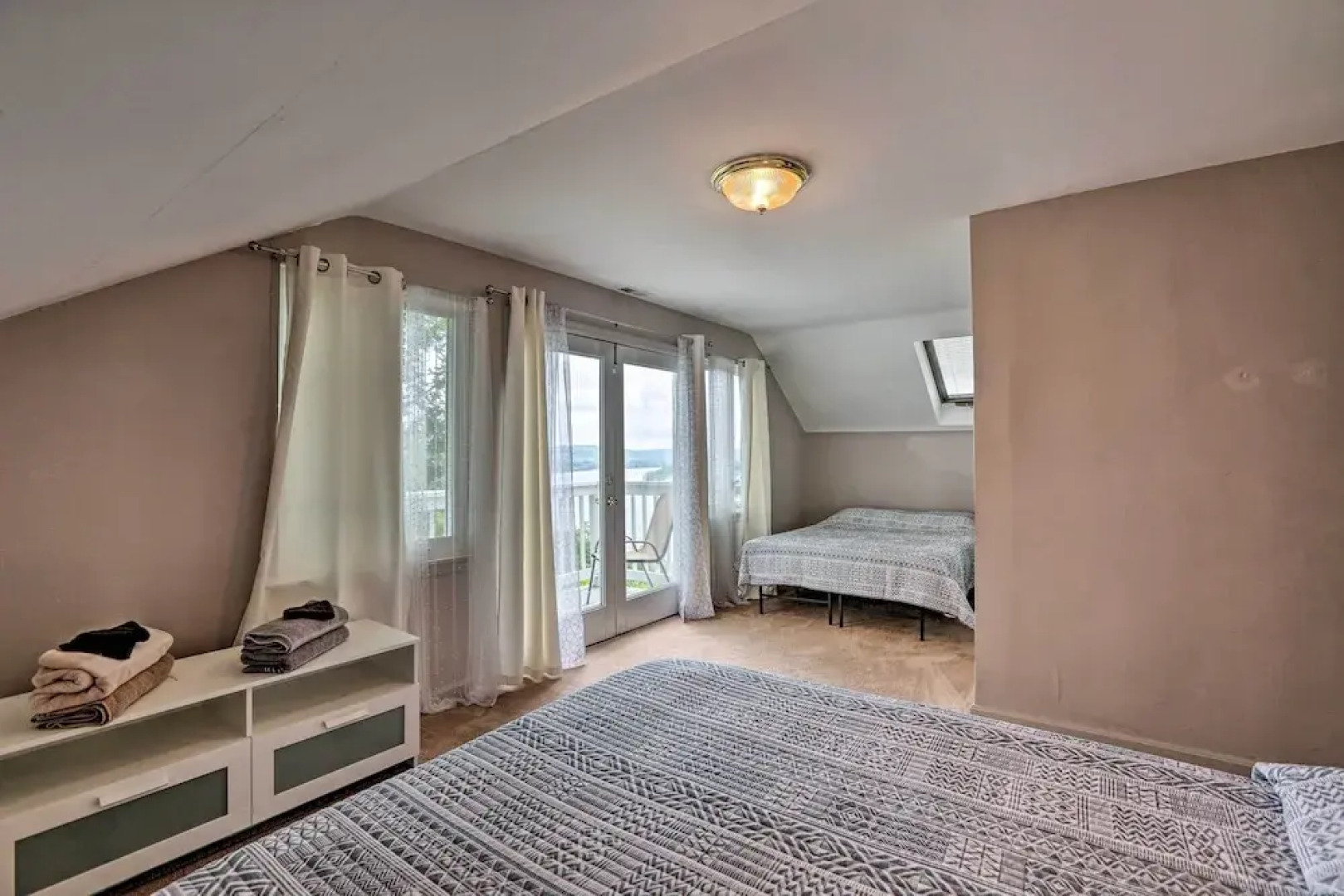 Queen City Home w/ Ohio River View - 3 Mi to Dtwn!