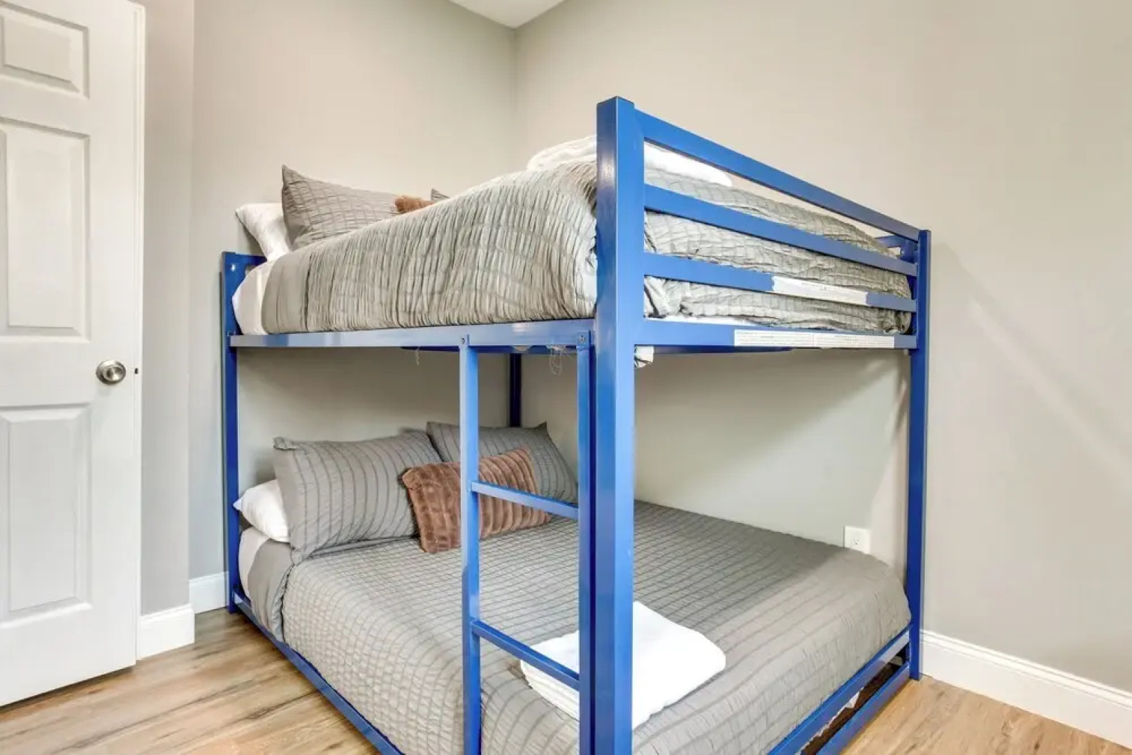 Convenient Elizabeth Apartment w/ Private Balcony!