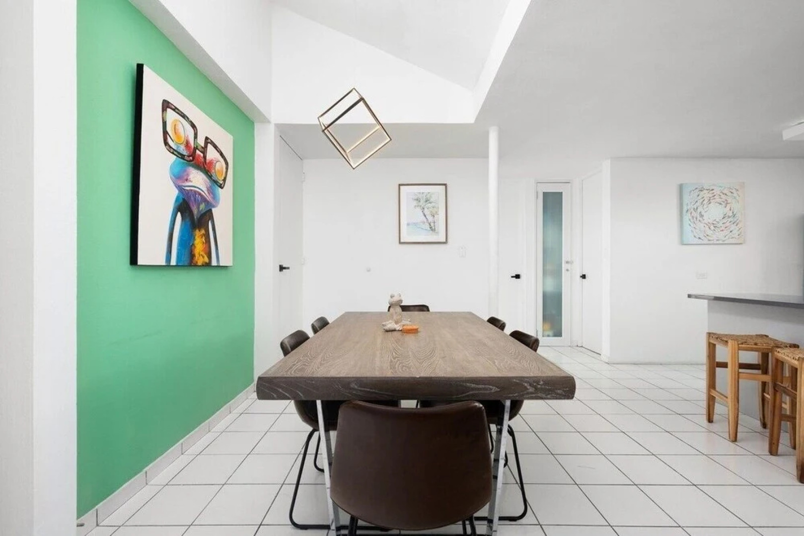 Walk to Beach or Swim in the Pool, 4 Bedrooms 4 Home by Redawning