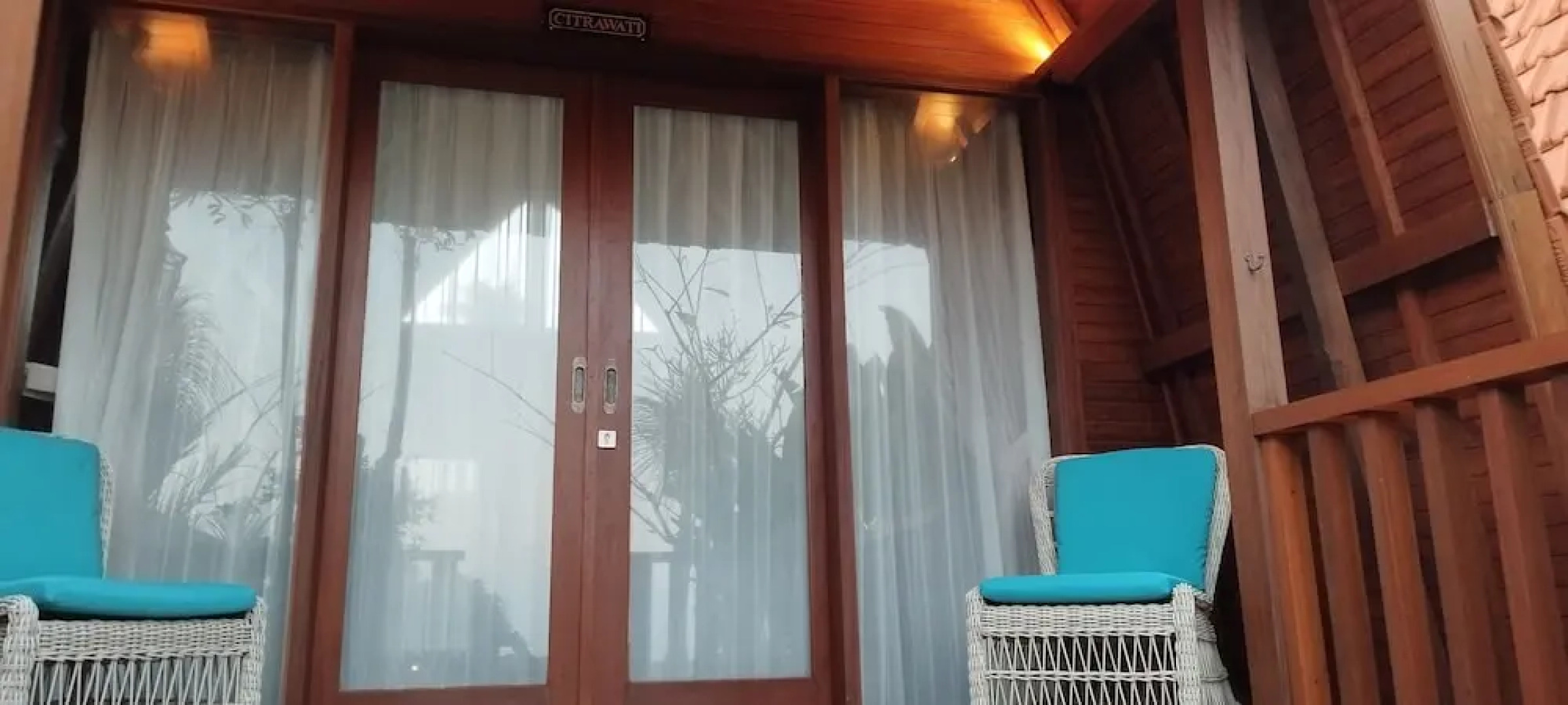 Room-love Without Boundaries Num9759