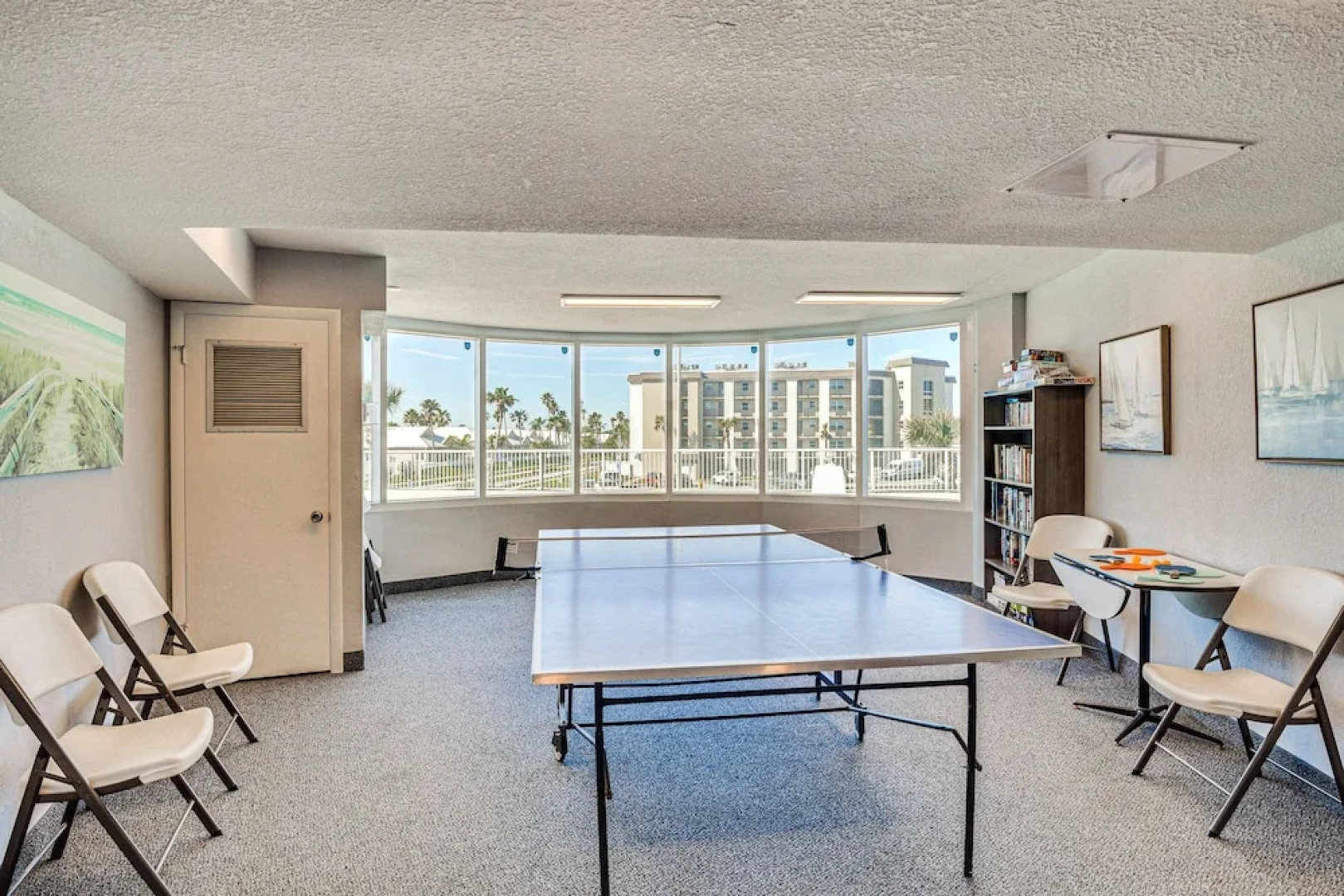 Beautiful Daytona Beach Shores Condo w/ Hot Tub!