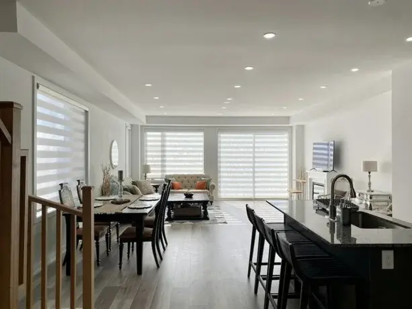 Luxurious Waterfront Residence