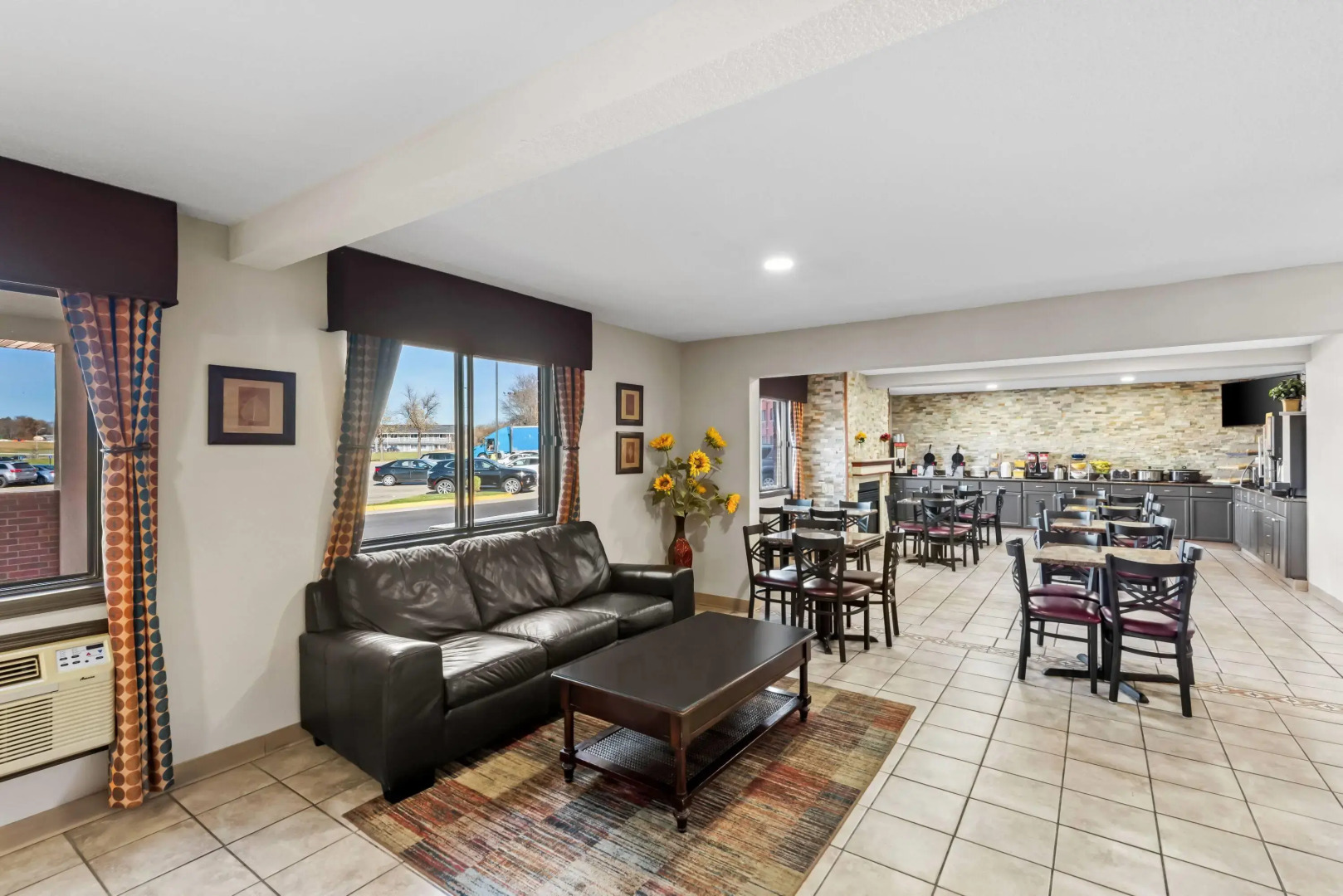 Days Inn & Suites by Wyndham Des Moines Airport