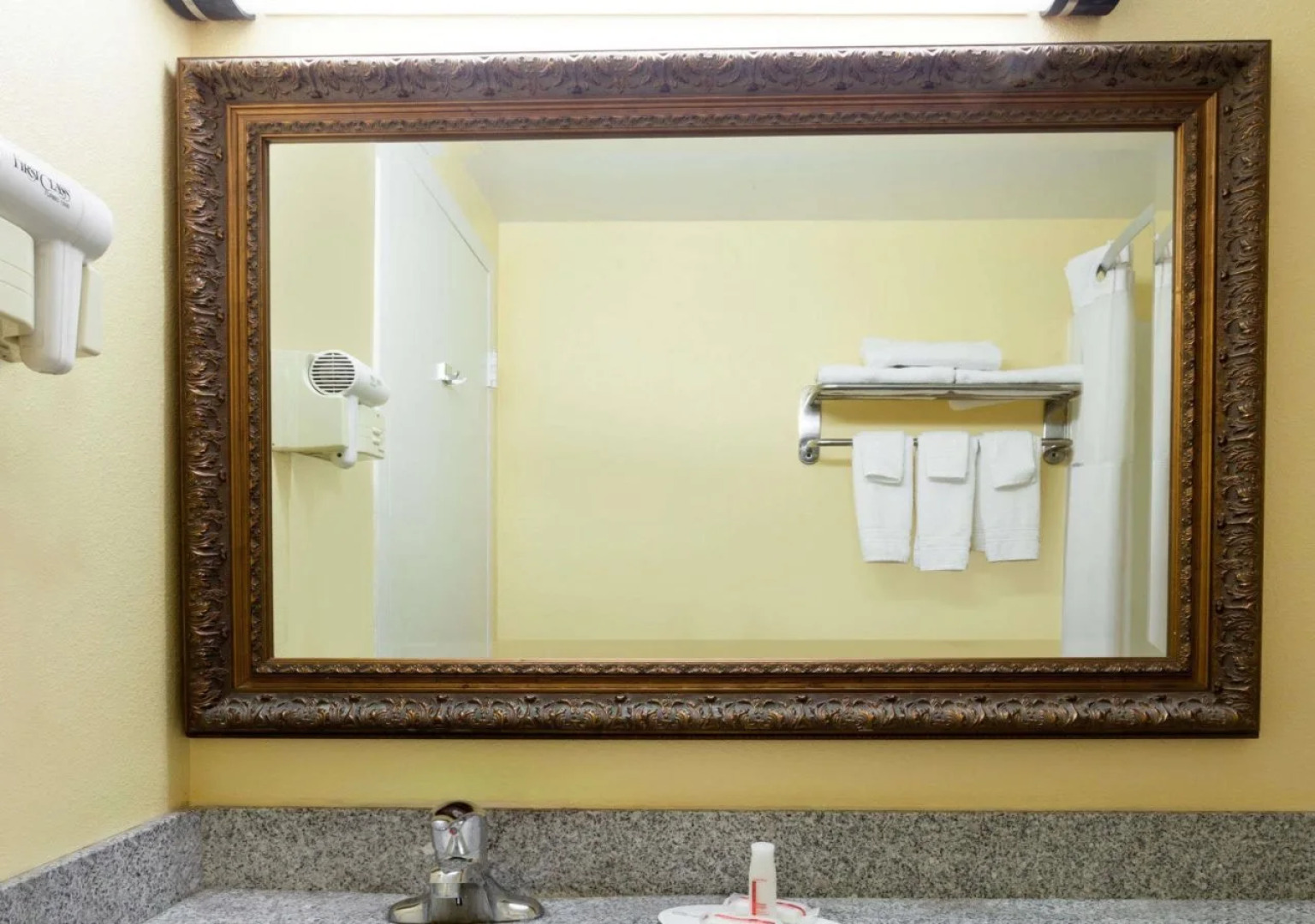 Days Inn by Wyndham Bowling Green