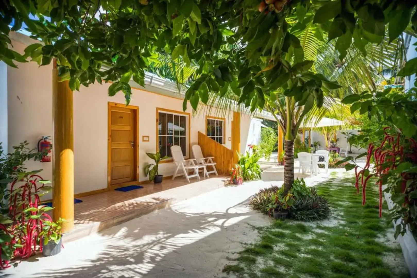 Thoddoo Beach View by Vista