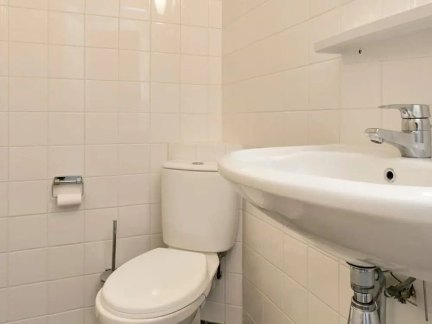 Spacious Luxury Apartment With Beautiful Views of the Marina