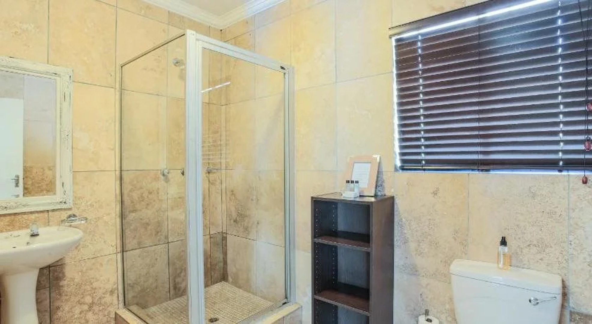 Woodmead Guest Lodge