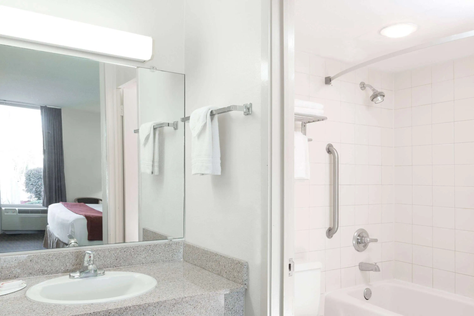 Days Inn by Wyndham Adel I-75