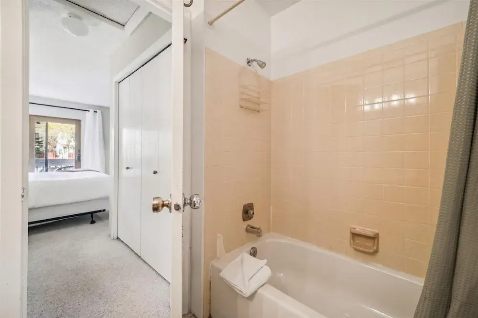 Winterpoint 20 2 Bedroom Townhouse by RedAwning