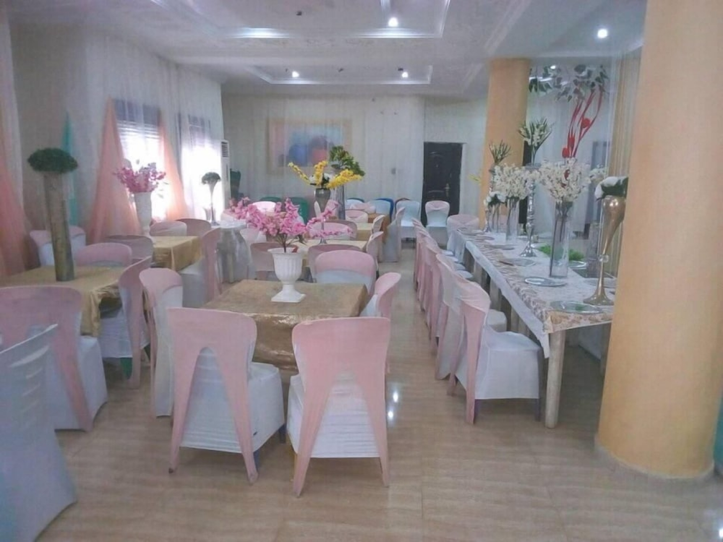 Ice Grand Hotel & Suites