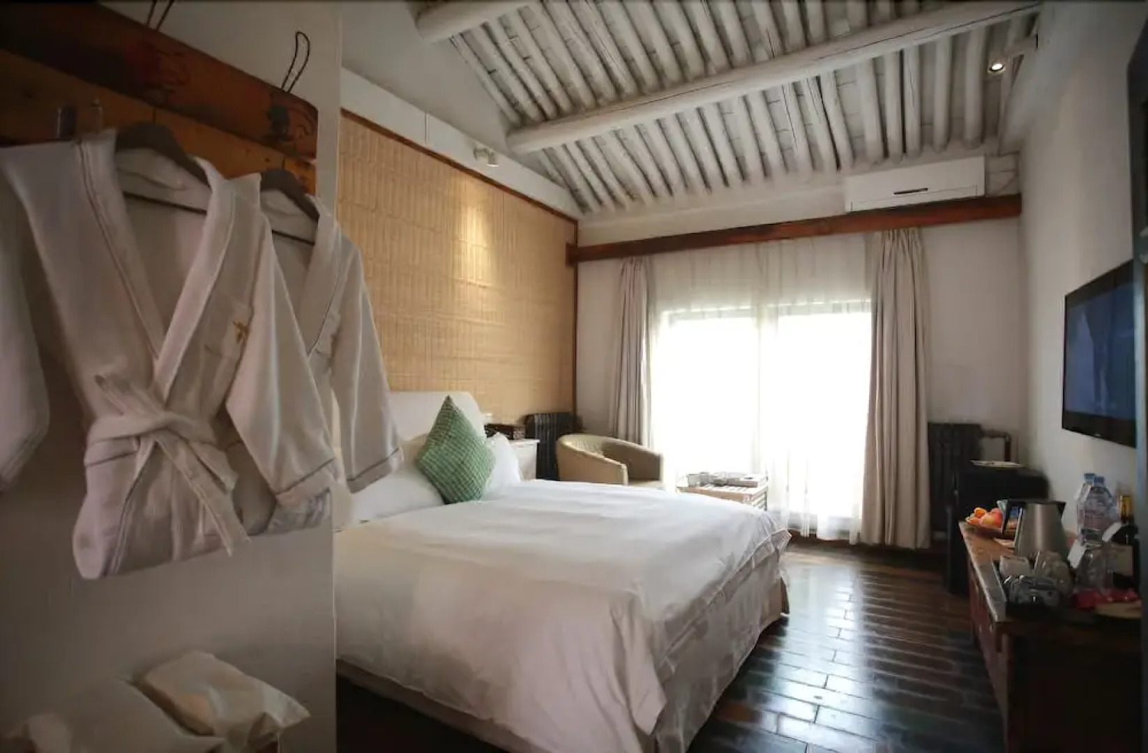 Zuoyouke Theme Hotel