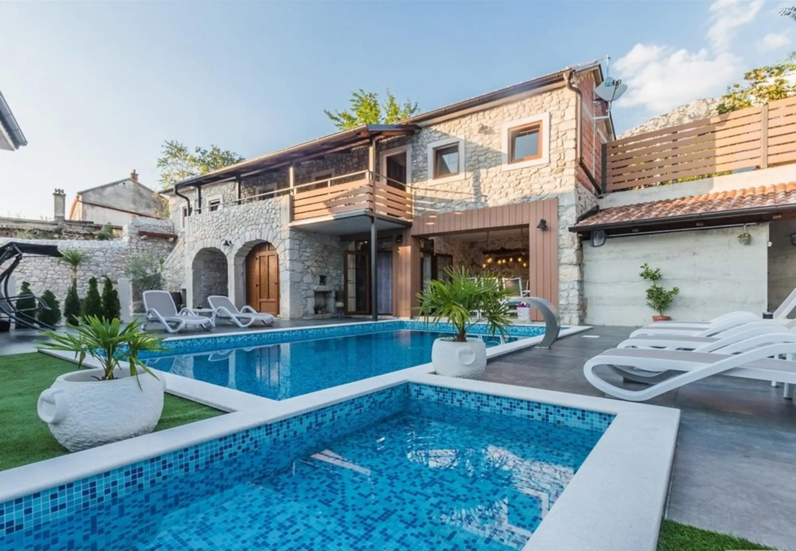 Leonarda - Luxury Stone House - H