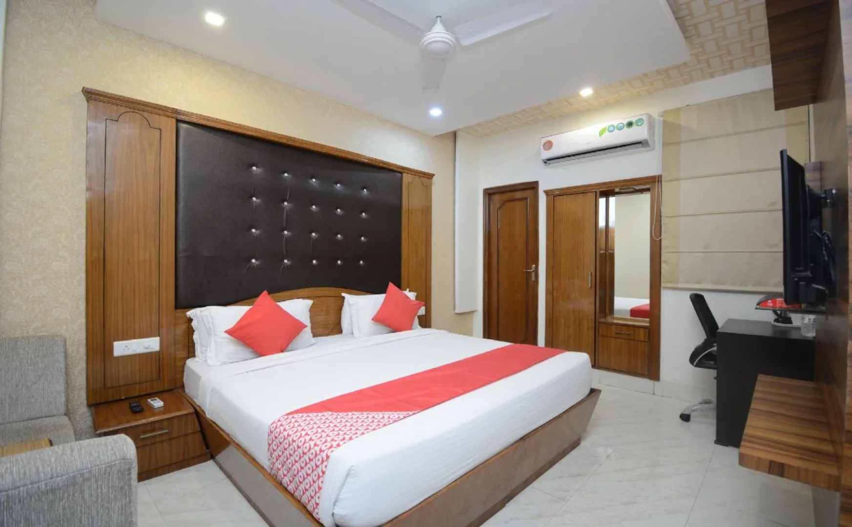 Hotel Pal Regency By OYO Rooms