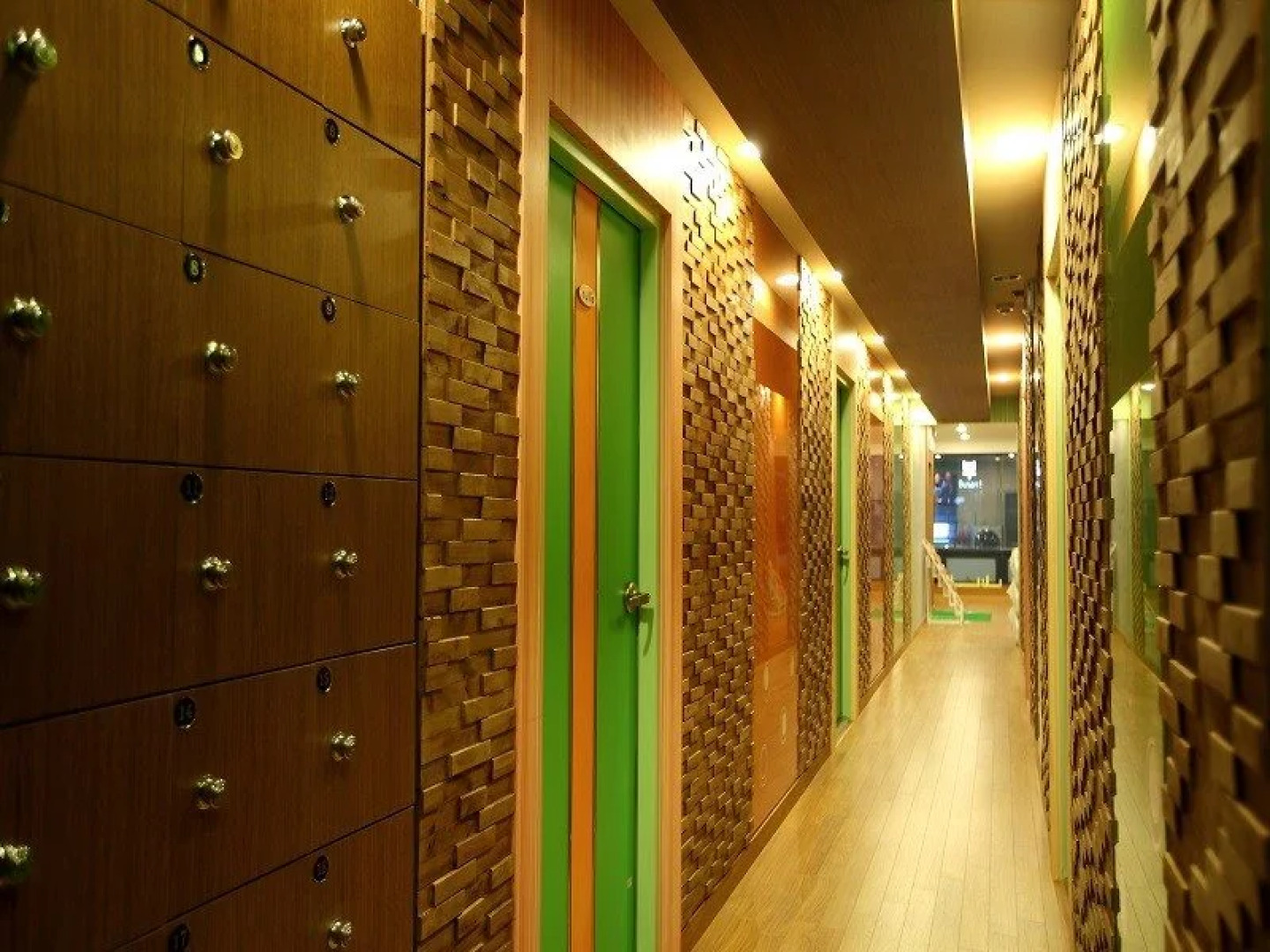 Crystal Guesthouse (гостевой дом для женщин)