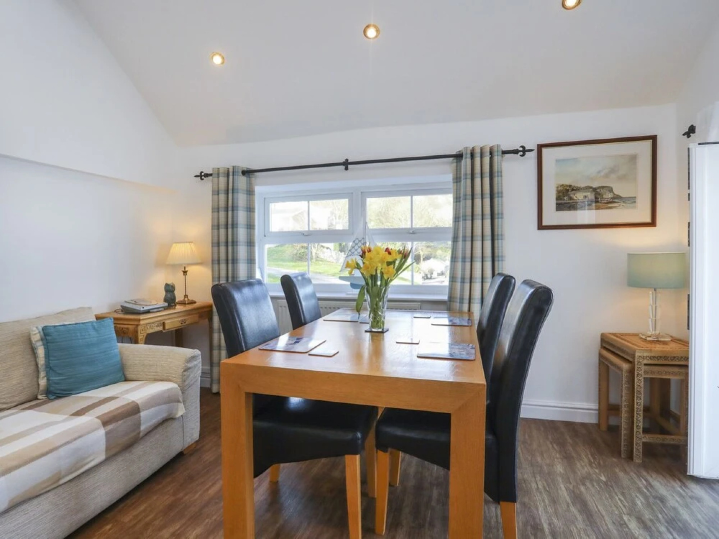 3 The Coach House - Penthouse Apartment