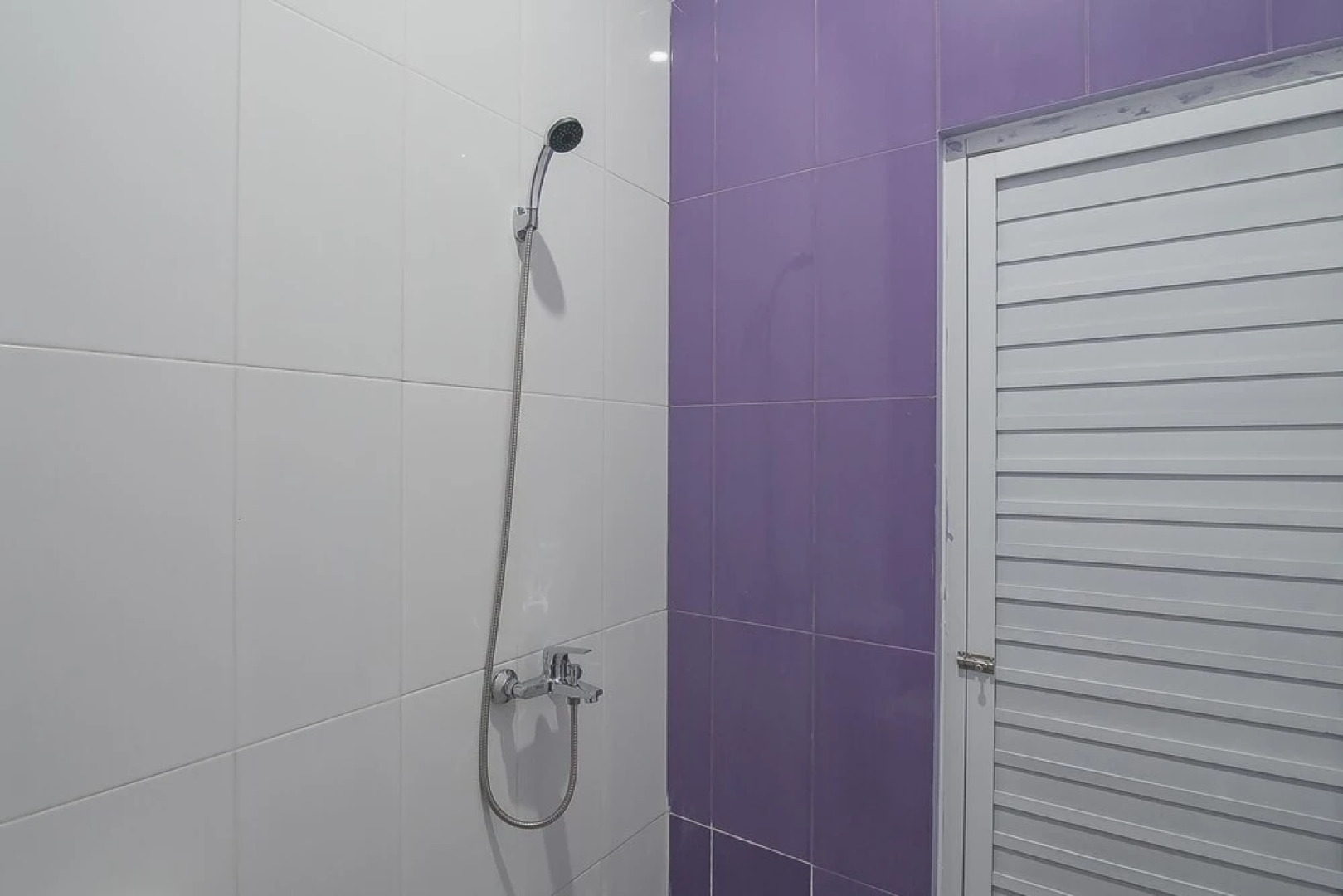 RedDoorz @ Gatot Subroto Street Bandung 2