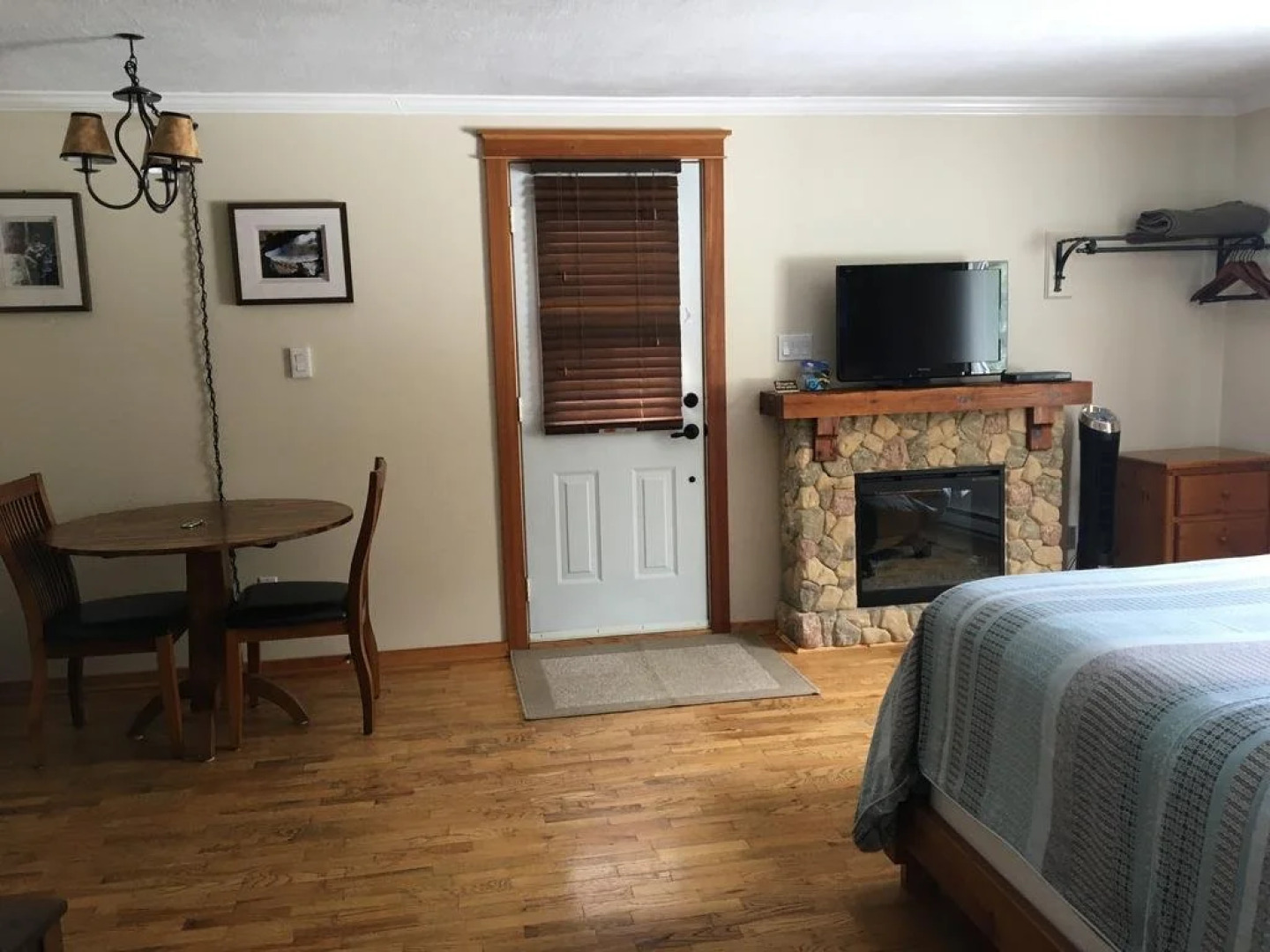 Canadian Rockies Inn - Adults only