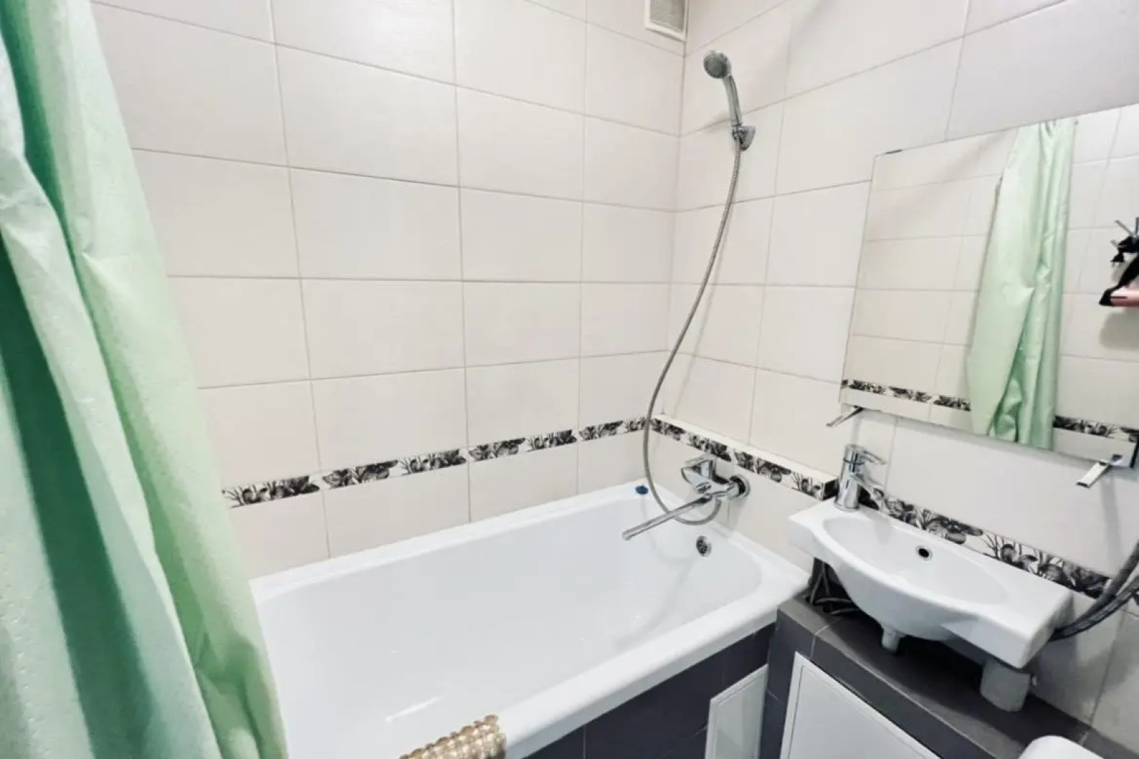 Диван и Чемодан на пр-кте Красный, 100/1