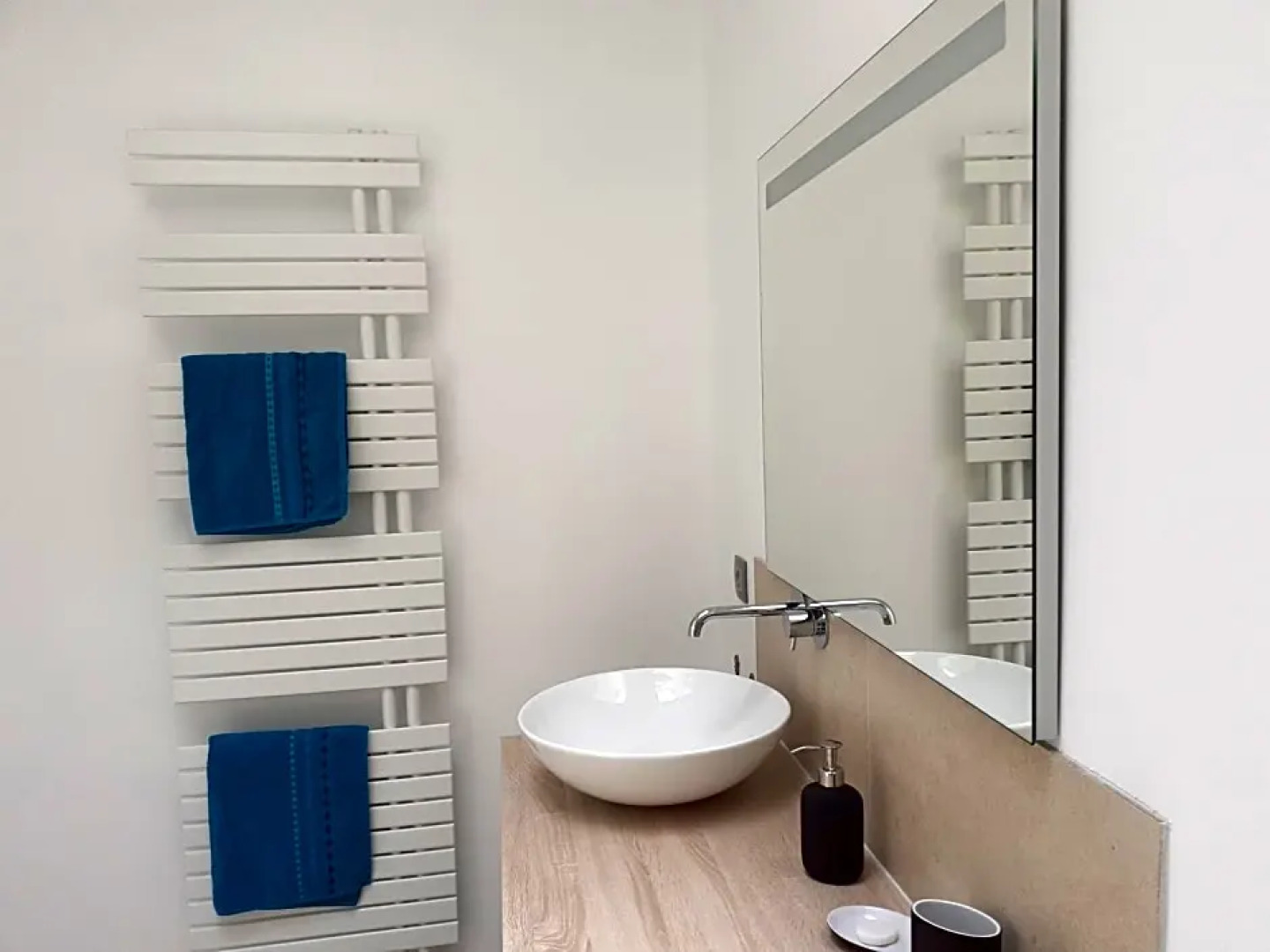 centre ville, chambre indépendante 20m2 et sa salle de bain privée