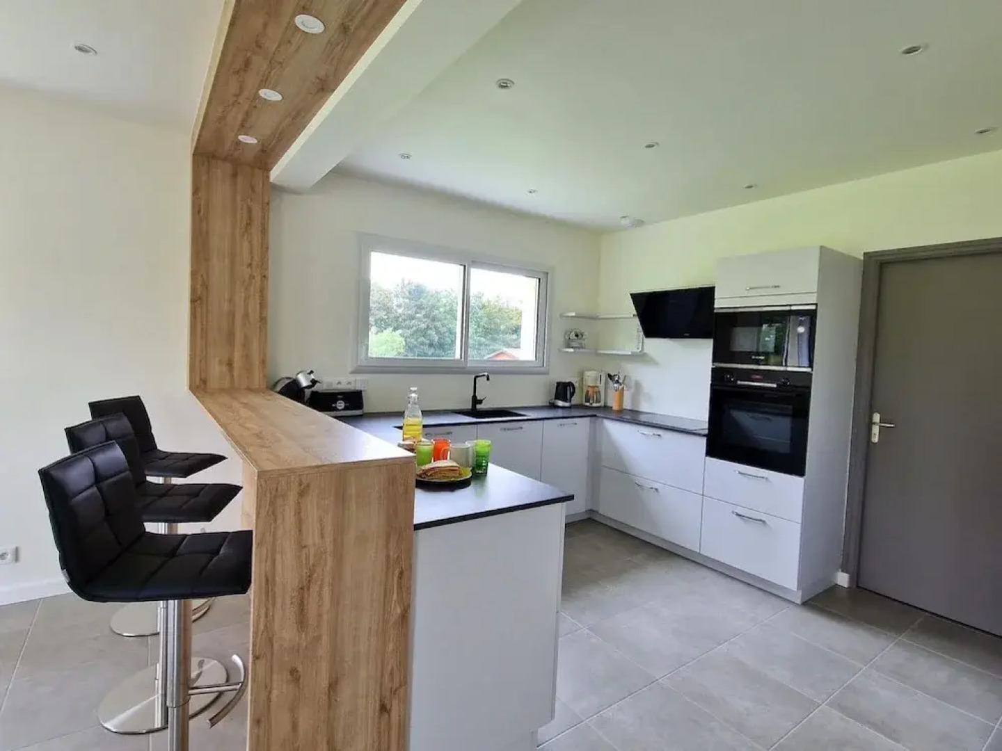 Spacious House Near Pink Granite Coast