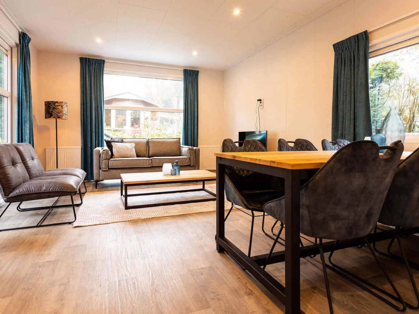 Detached chalet with dishwasher, on a holiday park, 8 km. from Hoorn