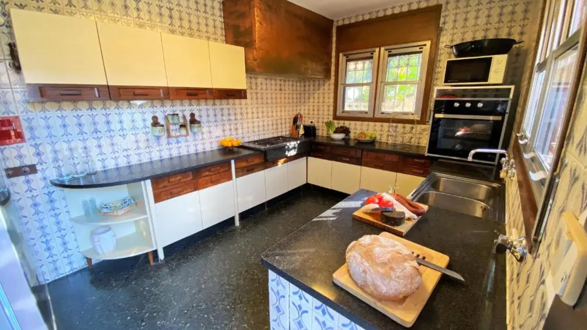 Villa Sitges El Ranch Amaizing Outdoor Areas Beaches at 10 minutes walk Sitges at 15 min drive AC Pool XXL