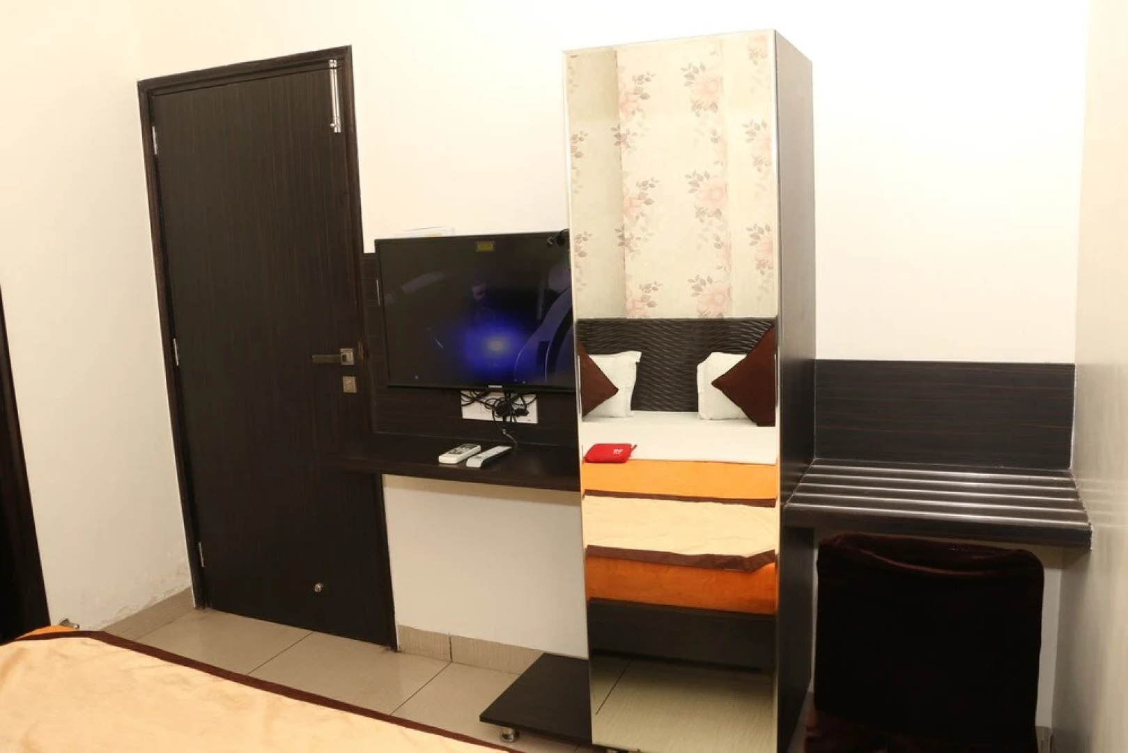 OYO 1075 Hotel City Home