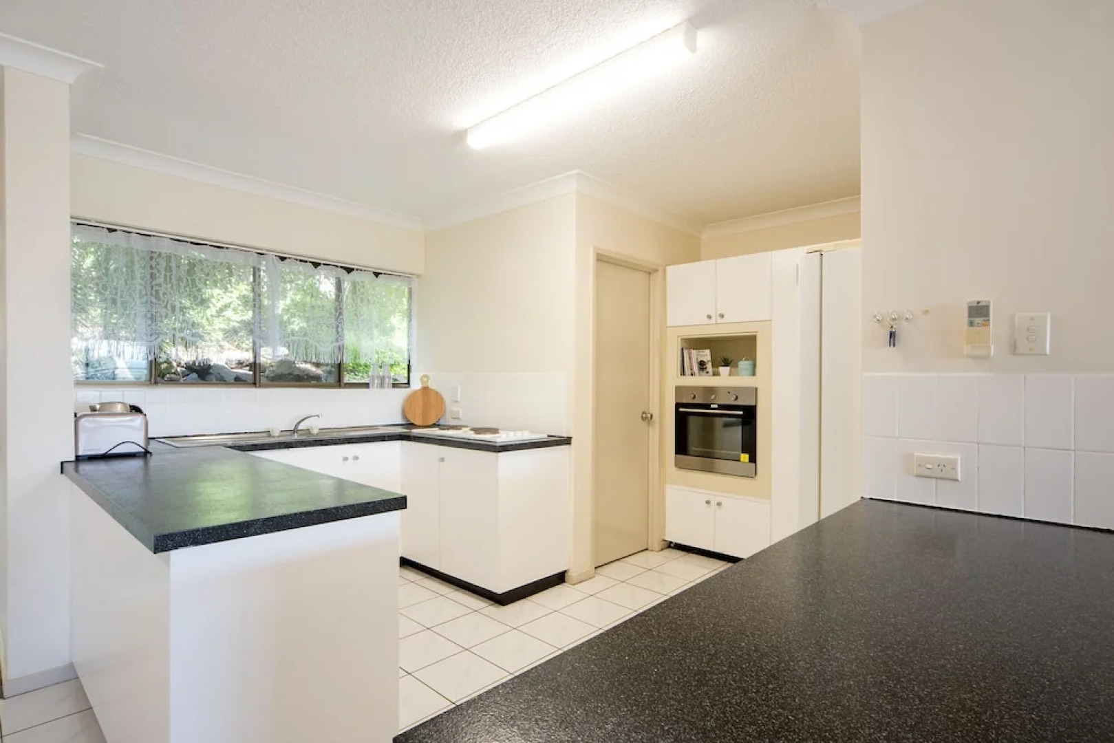 Tropical Family Escape Free Wifi/Netflix