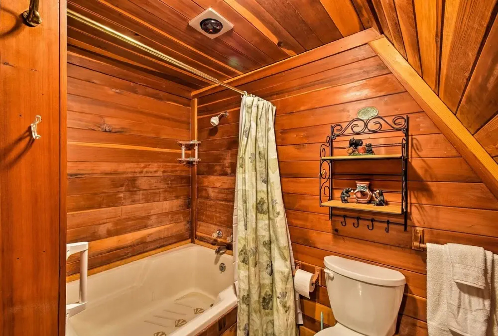 A-frame Cabin w/ Mtn Views: 4 Mi to Cripple Creek!