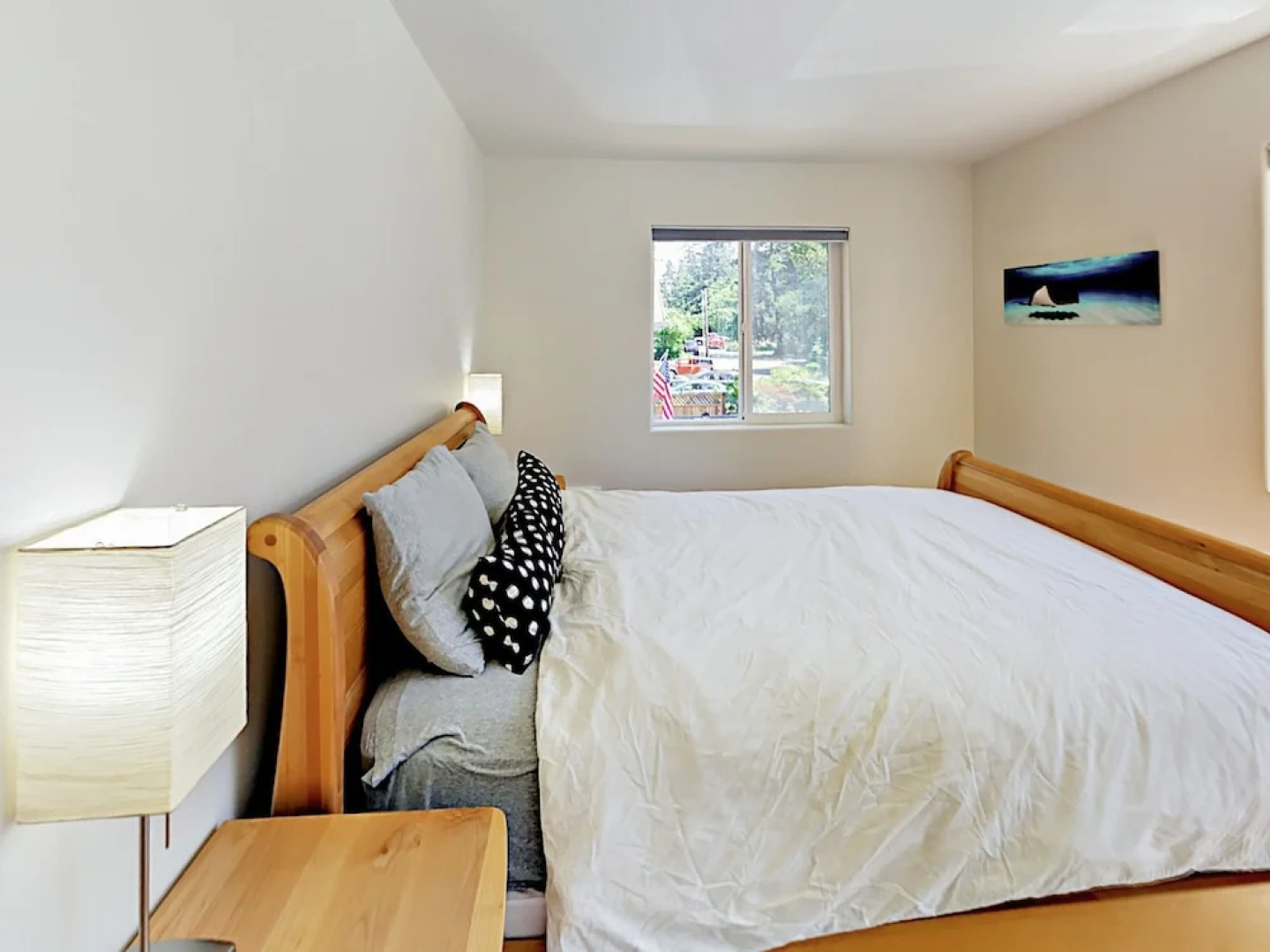 4br W/ Deck - Steps To The Beach! 4 Bedroom Home