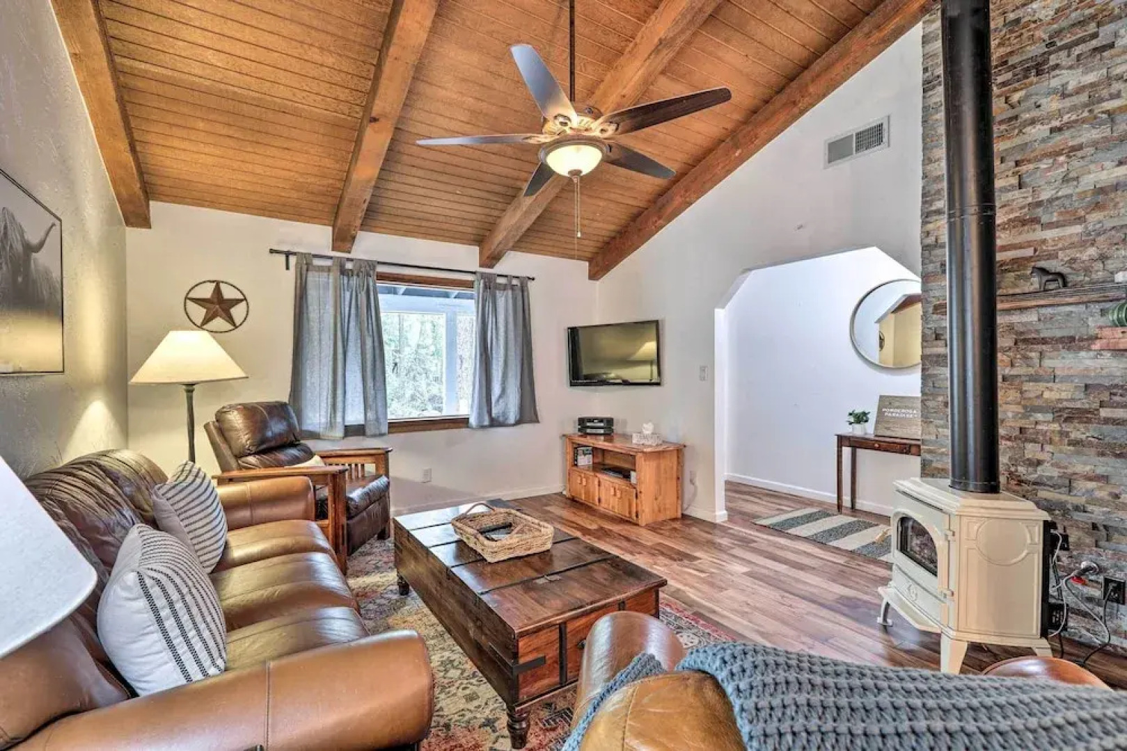 Hot Tub & Patio: Pet-friendly Cabin in Munds Park!