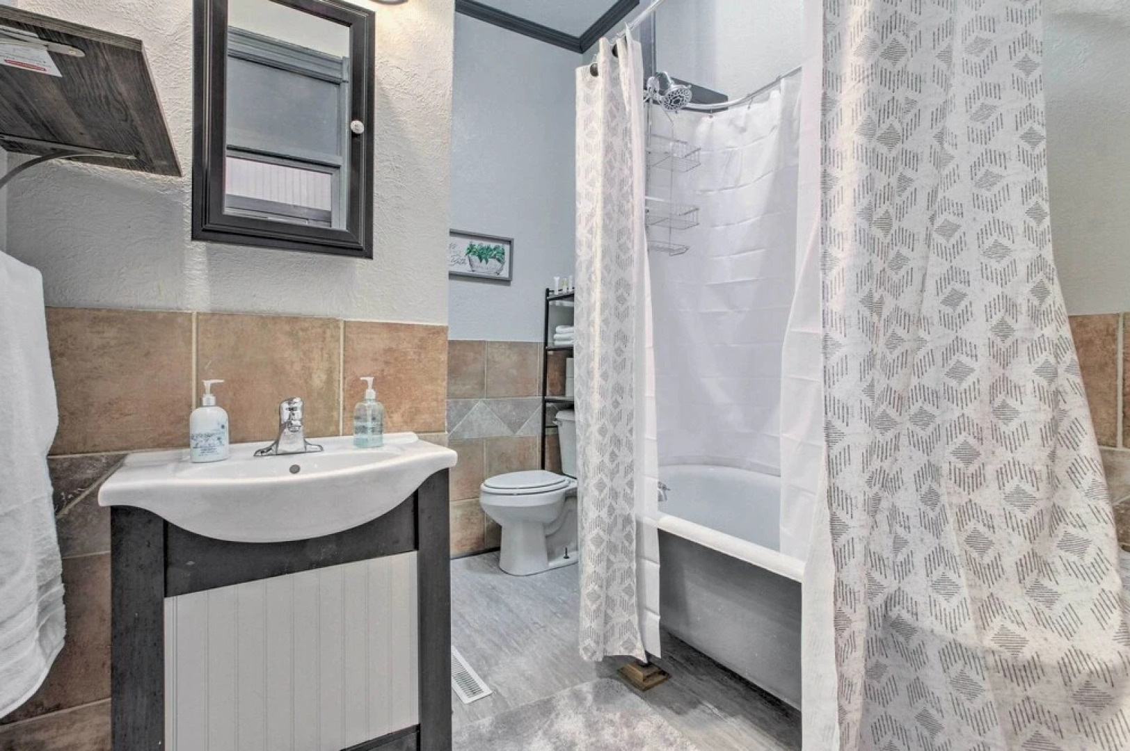 Quaint Helena Apartment - Walkable to Downtown!