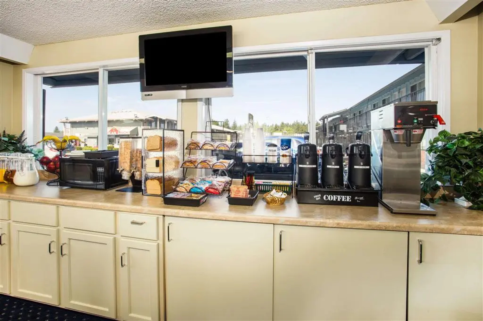 Travelodge by Wyndham Tacoma Near McChord AFB