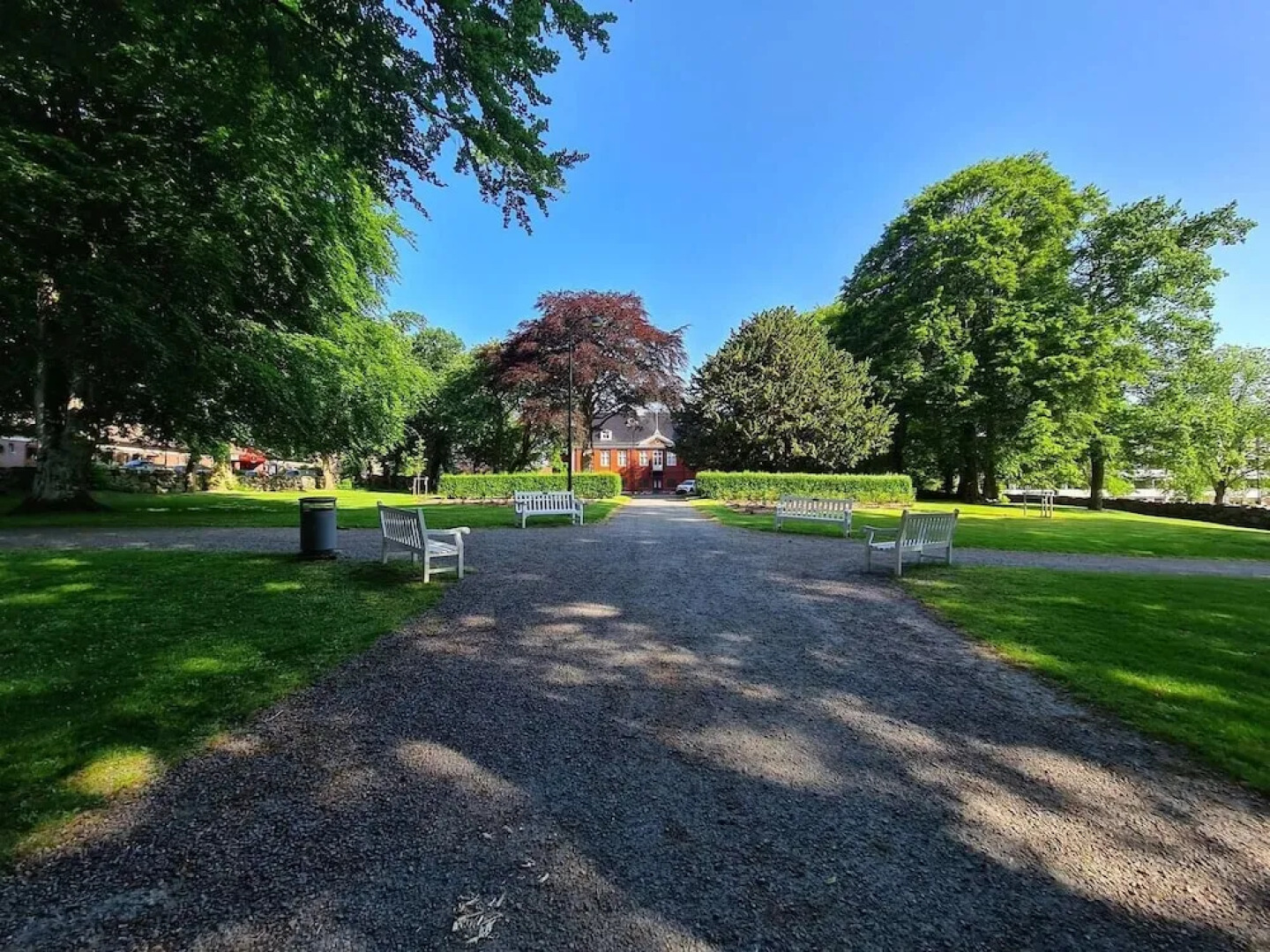 Spacious And Modern 3-bedroom Near Center, Free Parking