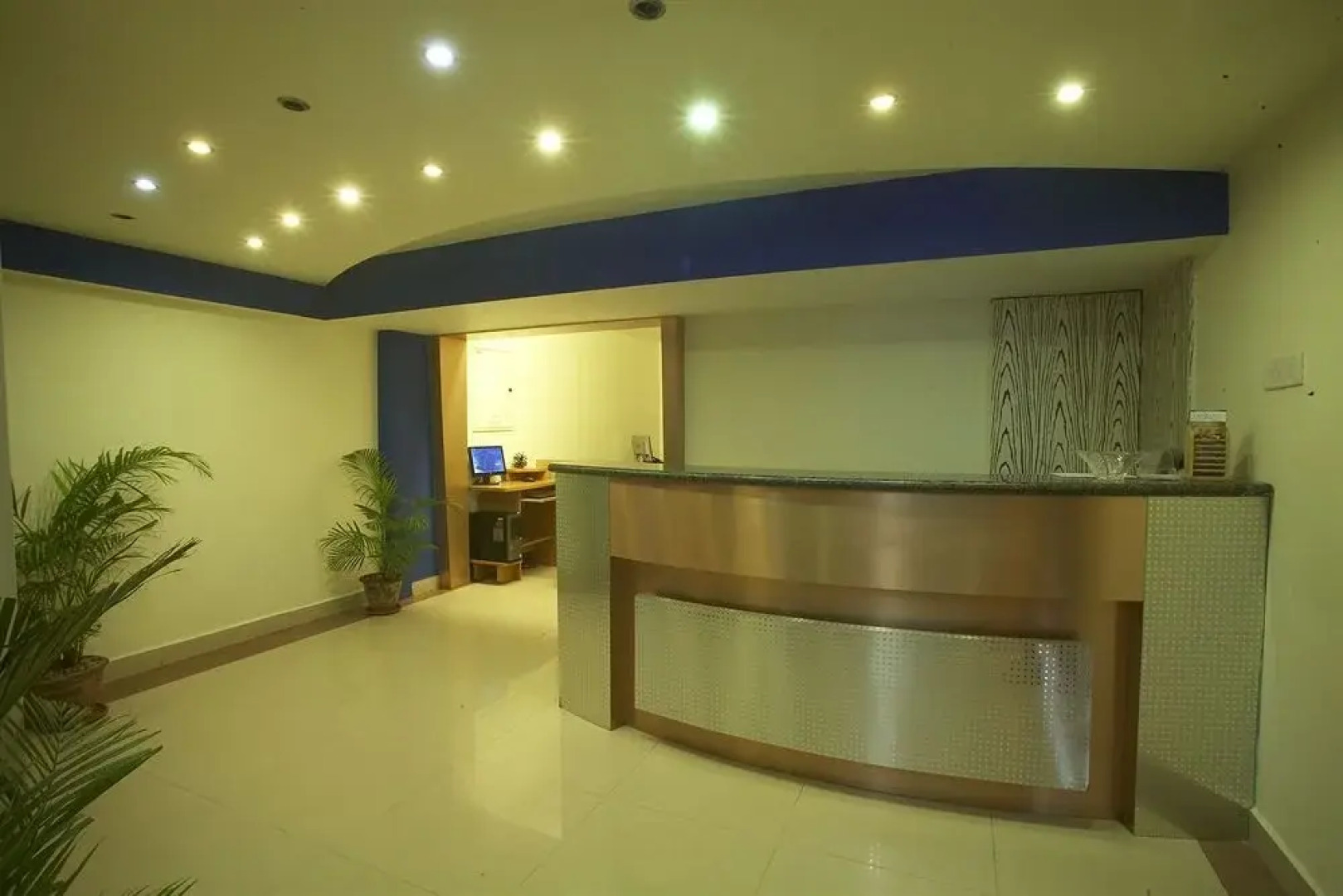 FabHotel Crescent Inn