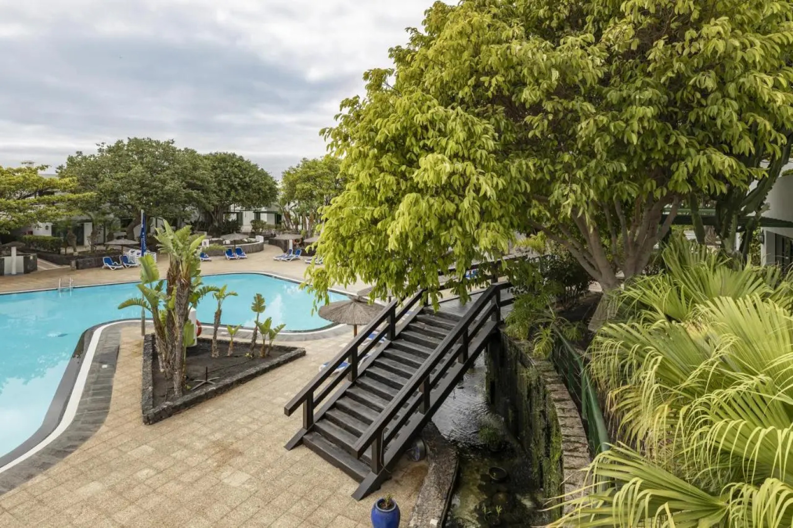 Отель THB Royal