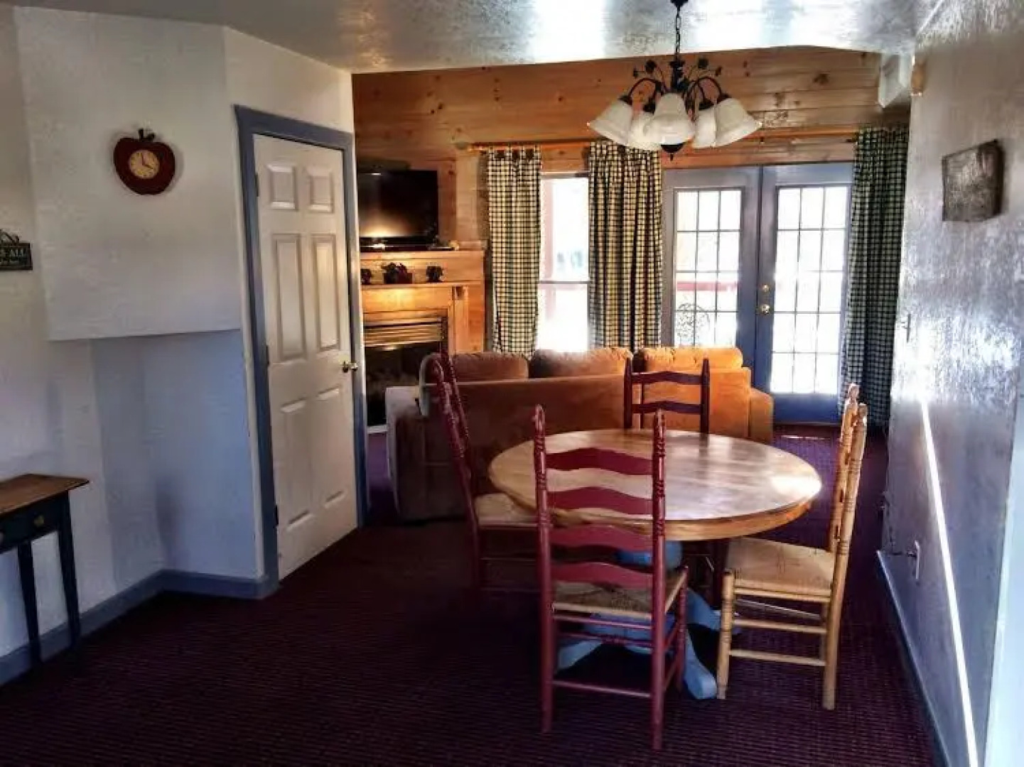 Riverbend Motel & Cabins