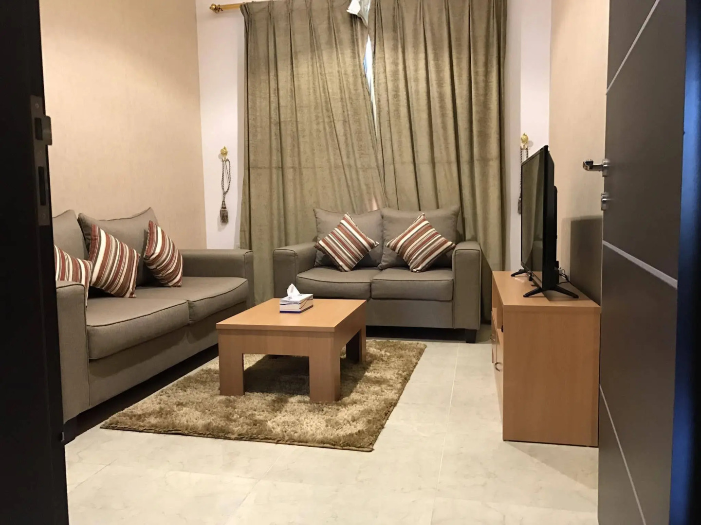 Al Muhanna Plaza Luxury Plus